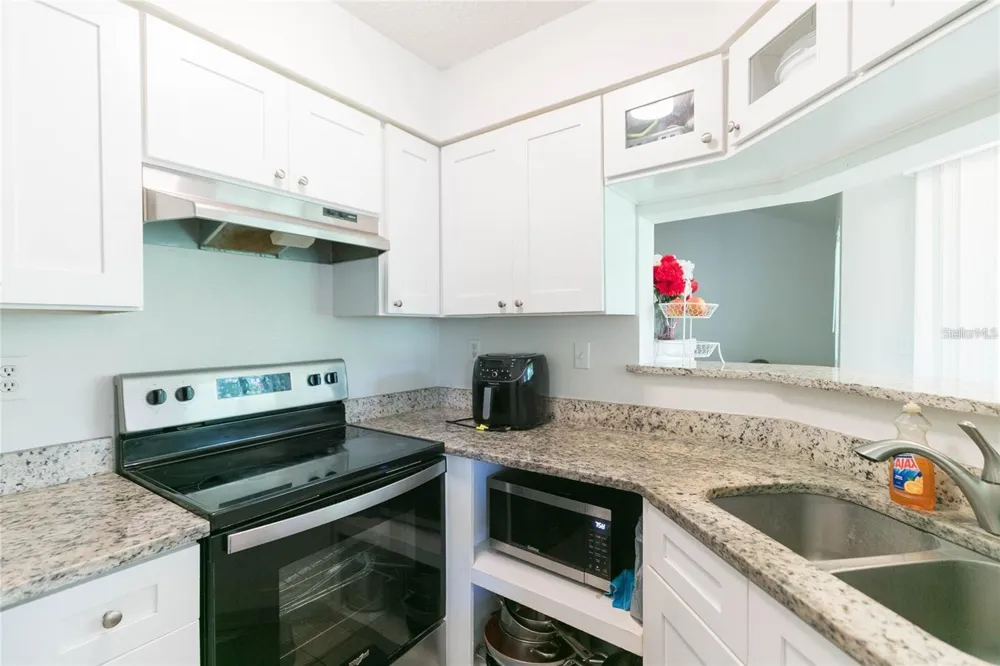 8636 MALLARD RESERVE DRIVE #201 Tampa, FL 33614