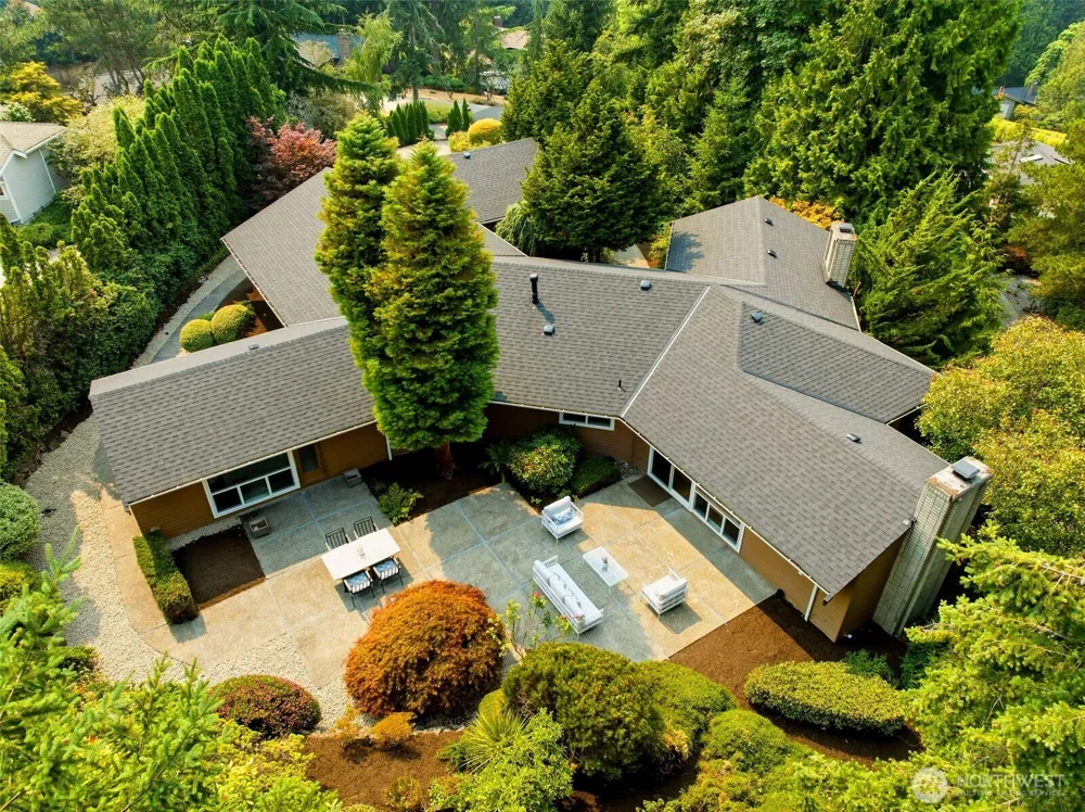 8626 NE 26th Place Clyde Hill, WA 98004