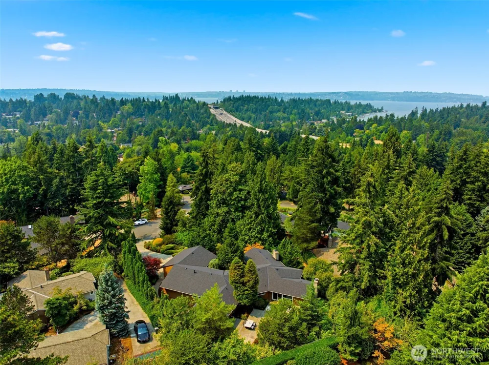 8626 NE 26th Place Clyde Hill, WA 98004