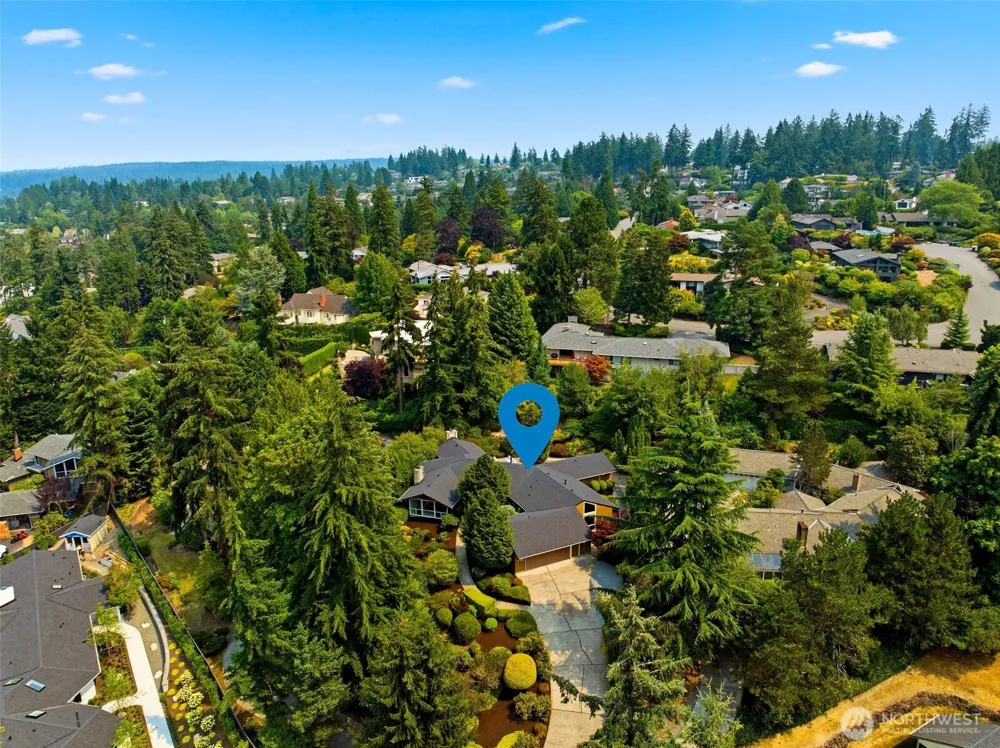 8626 NE 26th Place Clyde Hill, WA 98004