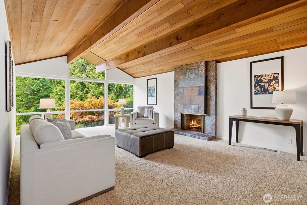 8626 NE 26th Place Clyde Hill, WA 98004