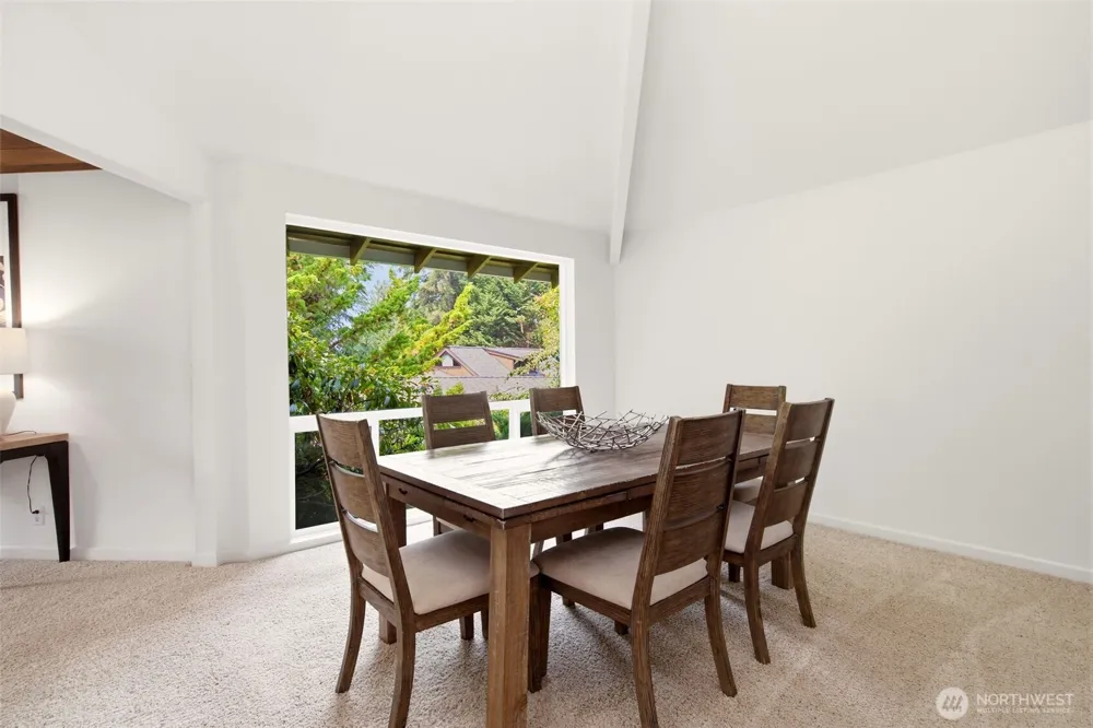 8626 NE 26th Place Clyde Hill, WA 98004