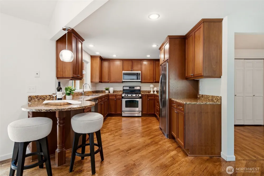8626 NE 26th Place Clyde Hill, WA 98004