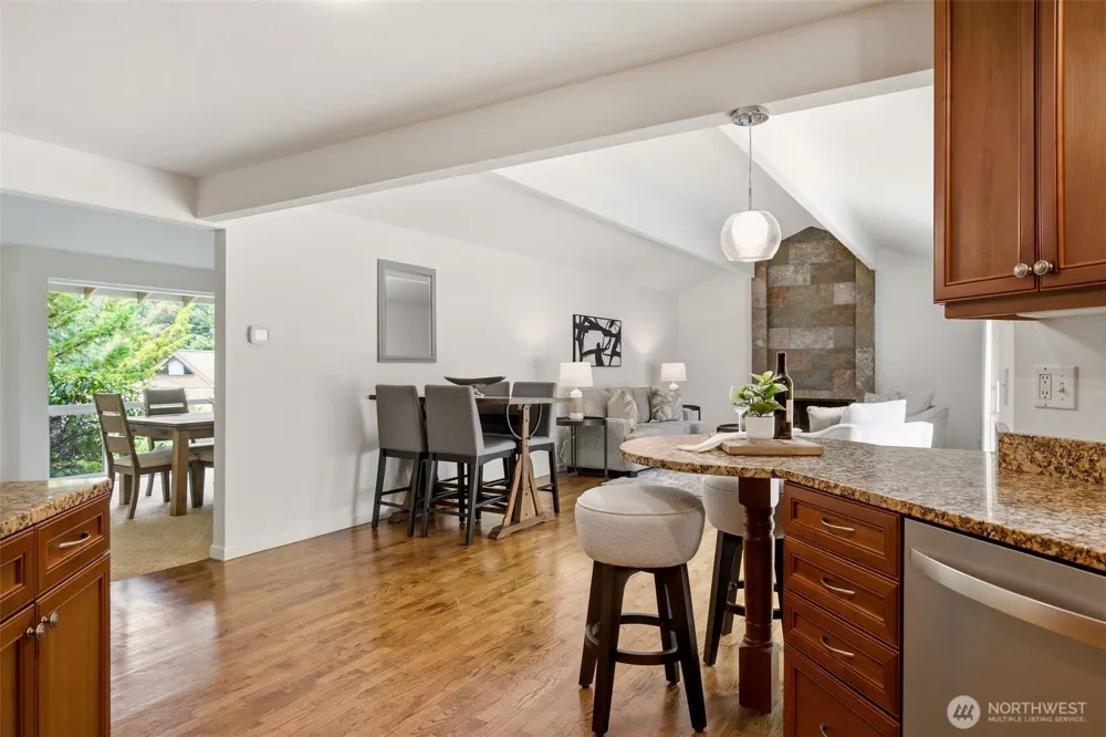 8626 NE 26th Place Clyde Hill, WA 98004