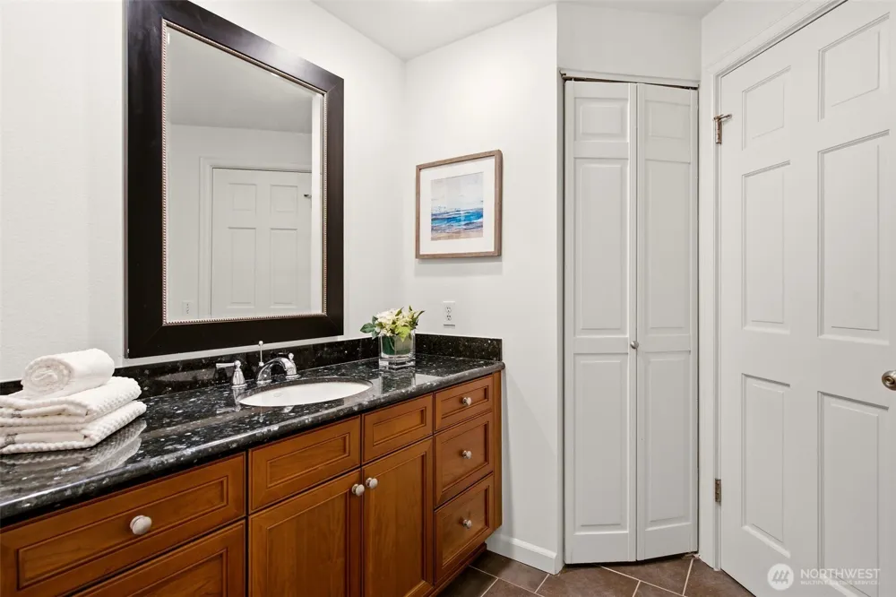 8626 NE 26th Place Clyde Hill, WA 98004