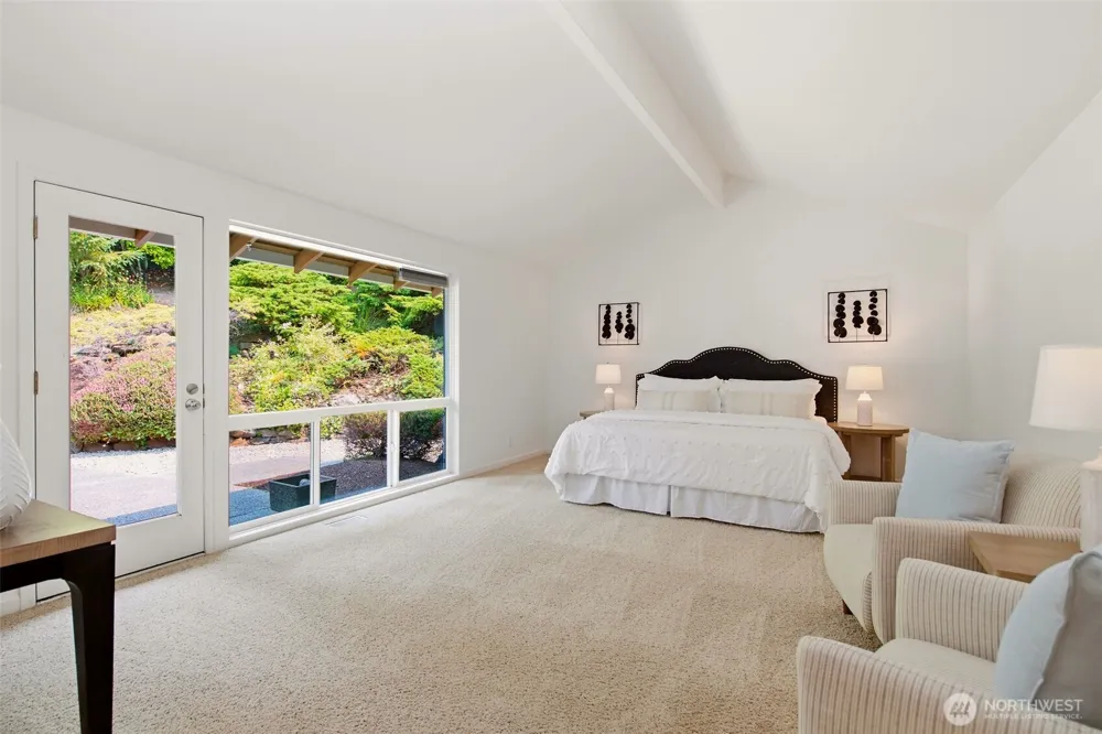 8626 NE 26th Place Clyde Hill, WA 98004