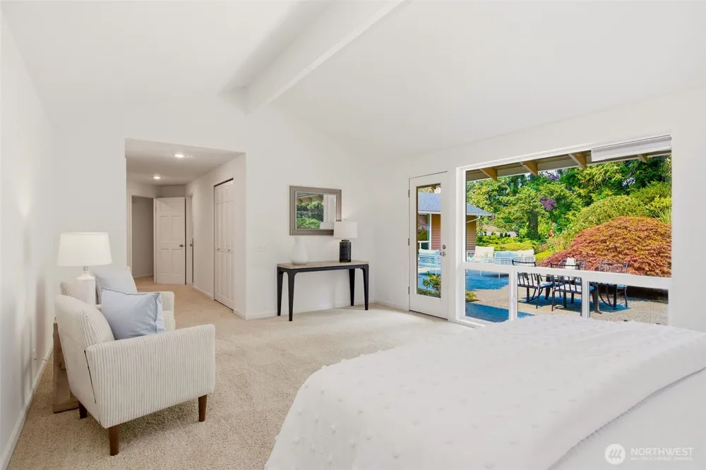 8626 NE 26th Place Clyde Hill, WA 98004