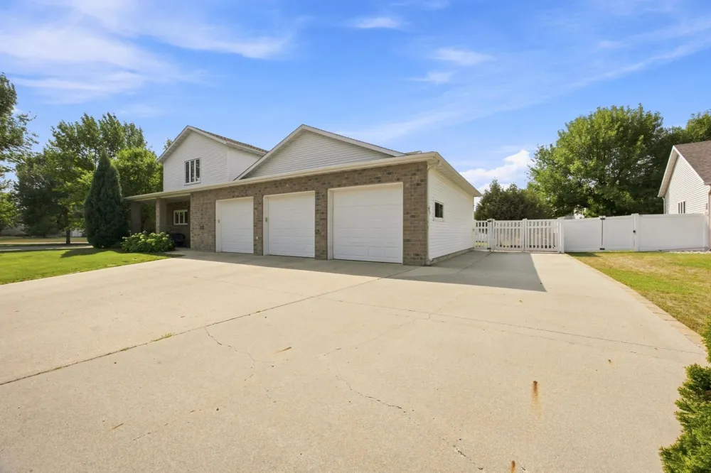754 Wyndemere Drive West Fargo, ND 58078