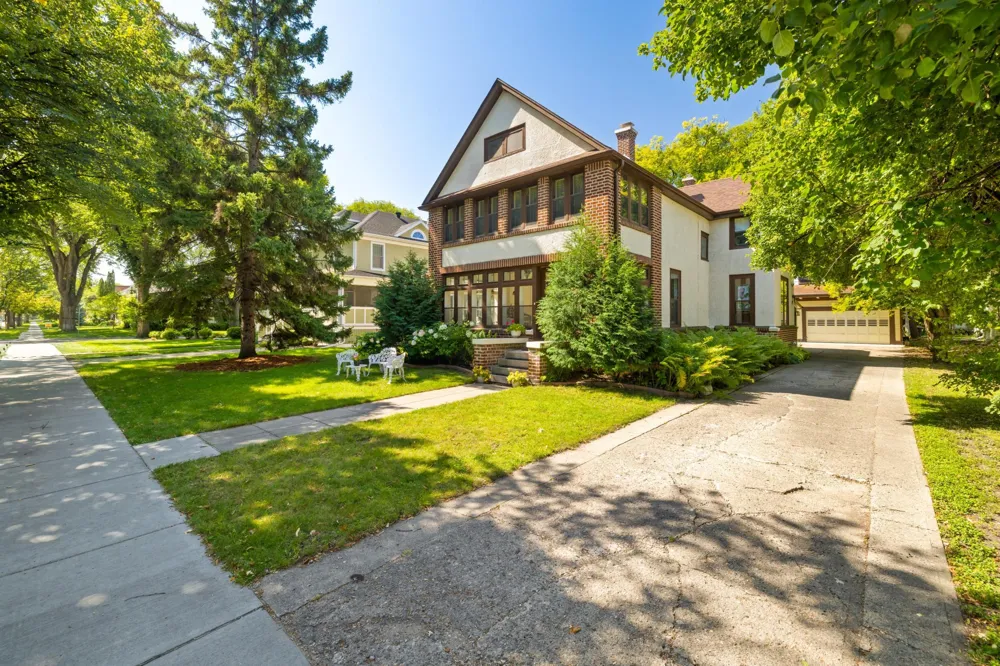 911 8th Street S Fargo, ND 58103