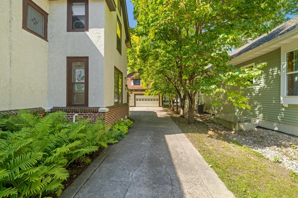 911 8th Street S Fargo, ND 58103