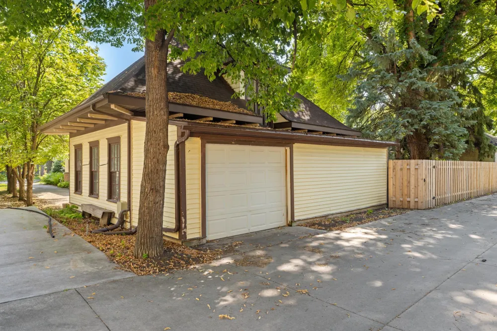 911 8th Street S Fargo, ND 58103