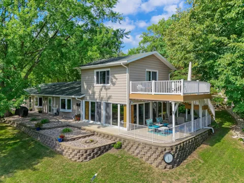 46360 Grand View Dr