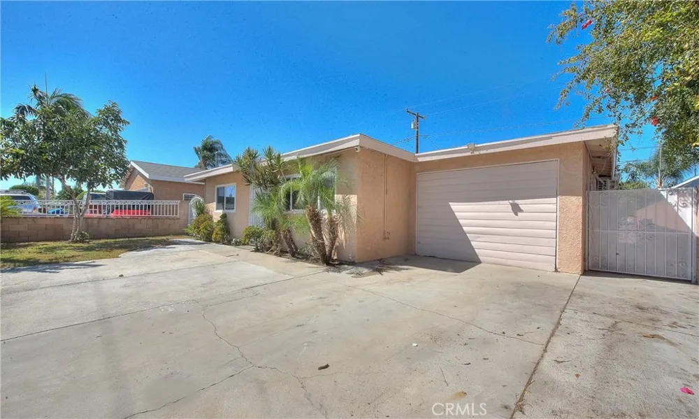 12127 Cedarvale Norwalk, CA 90650