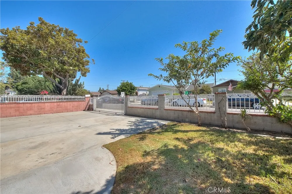 12127 Cedarvale Norwalk, CA 90650