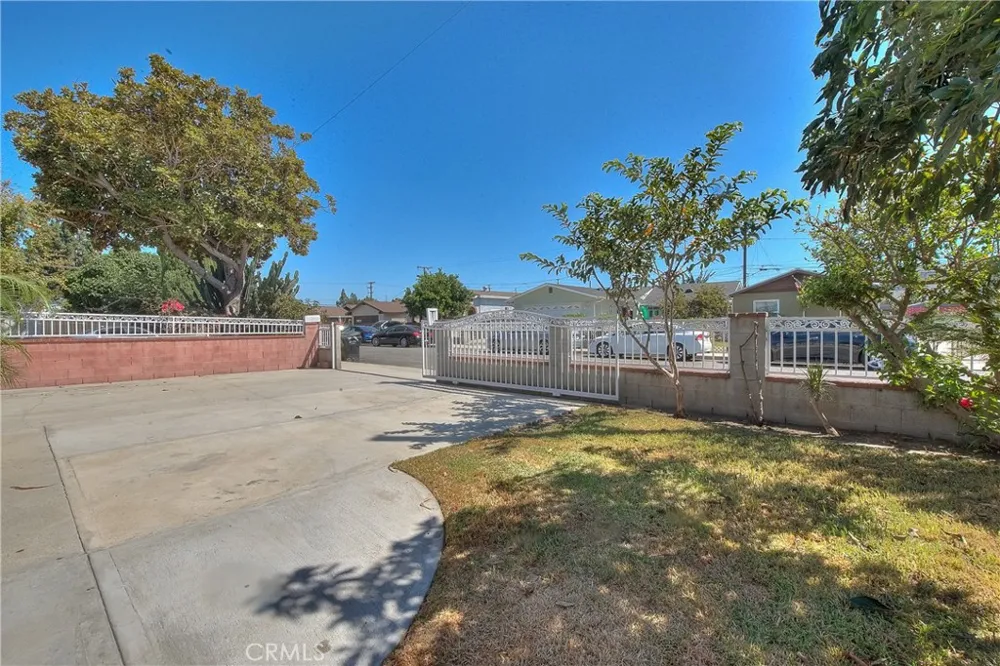 12127 Cedarvale Norwalk, CA 90650