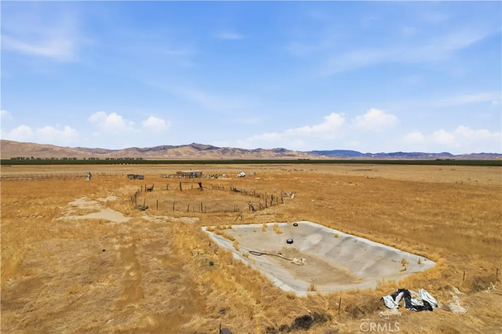 13385 Hawthorne Lost Hills, CA 93249