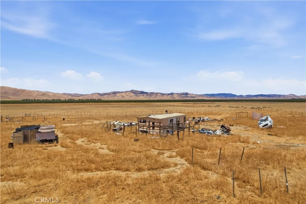 13385 Hawthorne Lost Hills, CA 93249