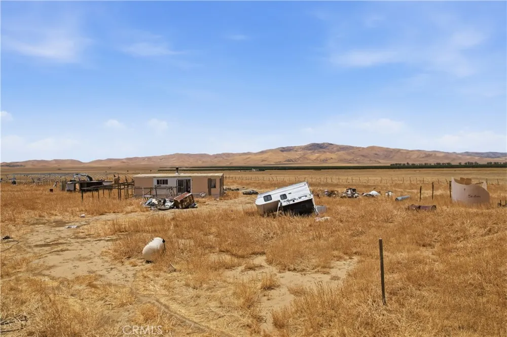 13385 Hawthorne Lost Hills, CA 93249