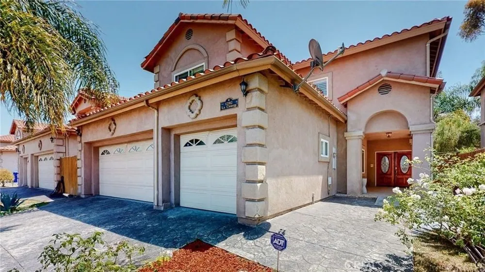 12102 S La Cienega Hawthorne, CA 90250