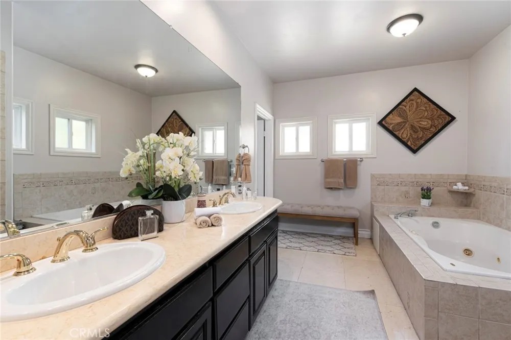 12102 S La Cienega Hawthorne, CA 90250