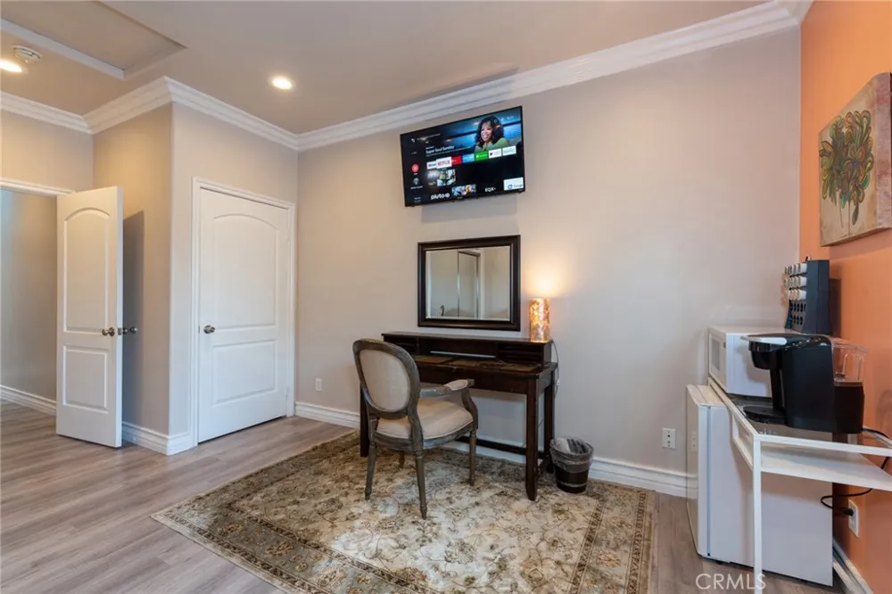 12102 S La Cienega Hawthorne, CA 90250