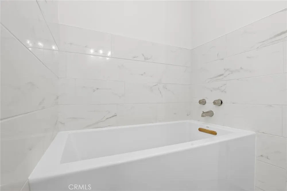 1228 14th Street #103 Santa Monica, CA 90404
