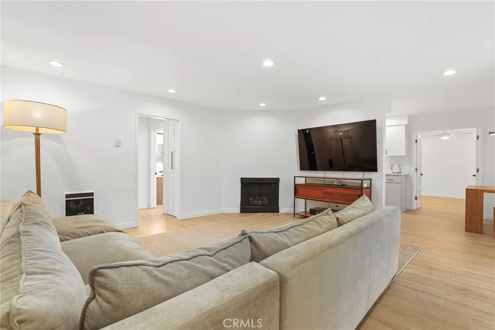 1228 14th Street #103 Santa Monica, CA 90404