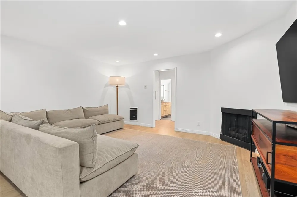 1228 14th Street #103 Santa Monica, CA 90404