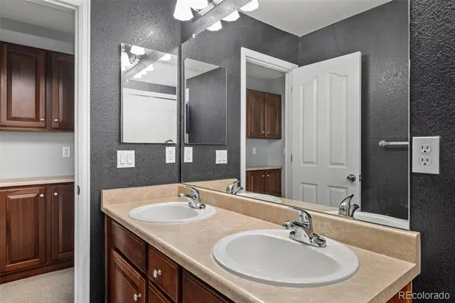 5517 Brooklawn Lane Highlands Ranch, CO 80130