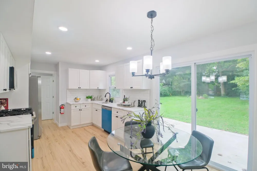 6 MINSTREL LANE Willingboro, NJ 08046