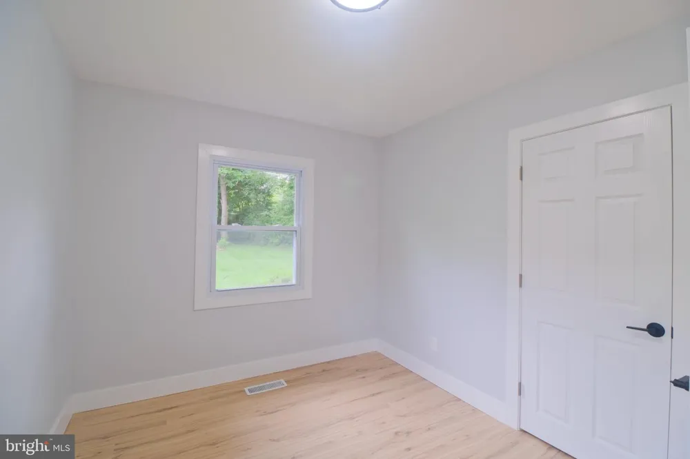 6 MINSTREL LANE Willingboro, NJ 08046