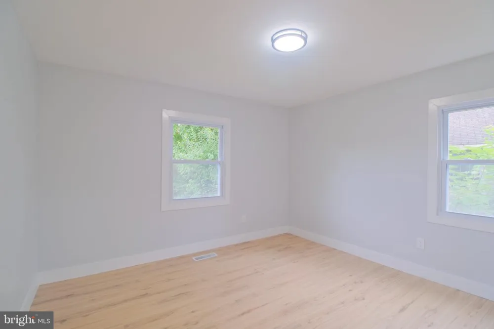 6 MINSTREL LANE Willingboro, NJ 08046