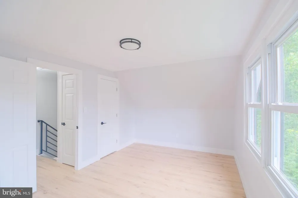 6 MINSTREL LANE Willingboro, NJ 08046
