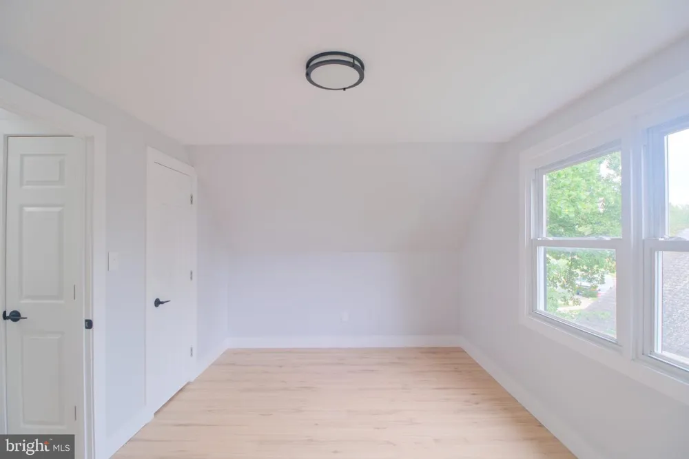 6 MINSTREL LANE Willingboro, NJ 08046