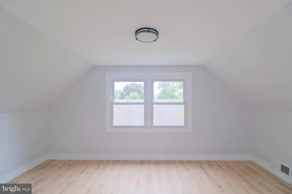 6 MINSTREL LANE Willingboro, NJ 08046