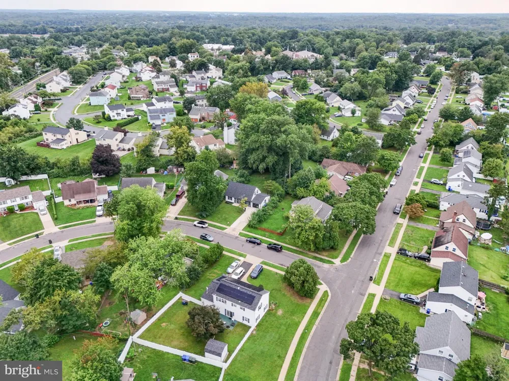 6 MINSTREL LANE Willingboro, NJ 08046