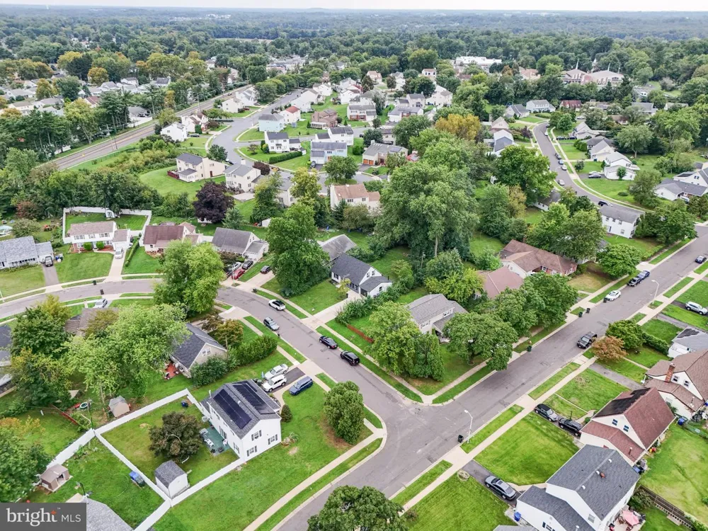 6 MINSTREL LANE Willingboro, NJ 08046