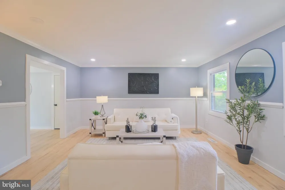6 MINSTREL LANE Willingboro, NJ 08046