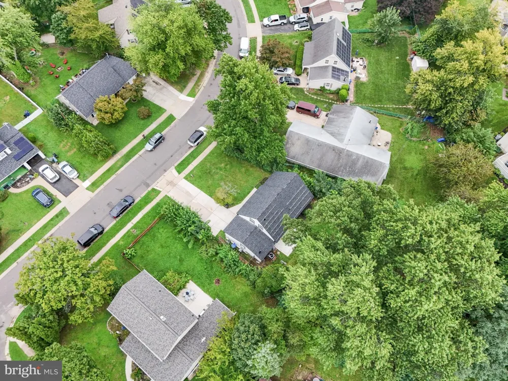6 MINSTREL LANE Willingboro, NJ 08046