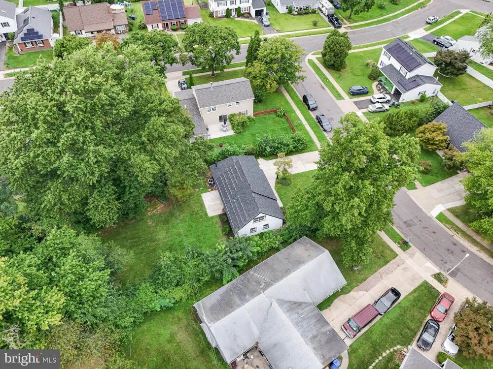 6 MINSTREL LANE Willingboro, NJ 08046