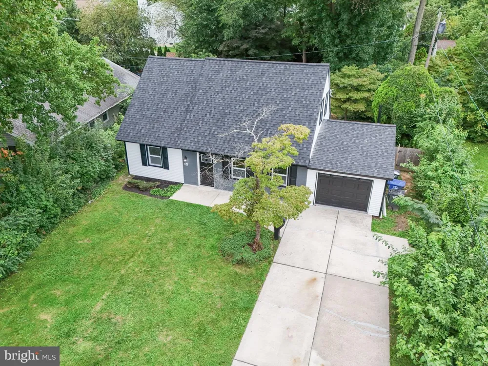 6 MINSTREL LANE Willingboro, NJ 08046