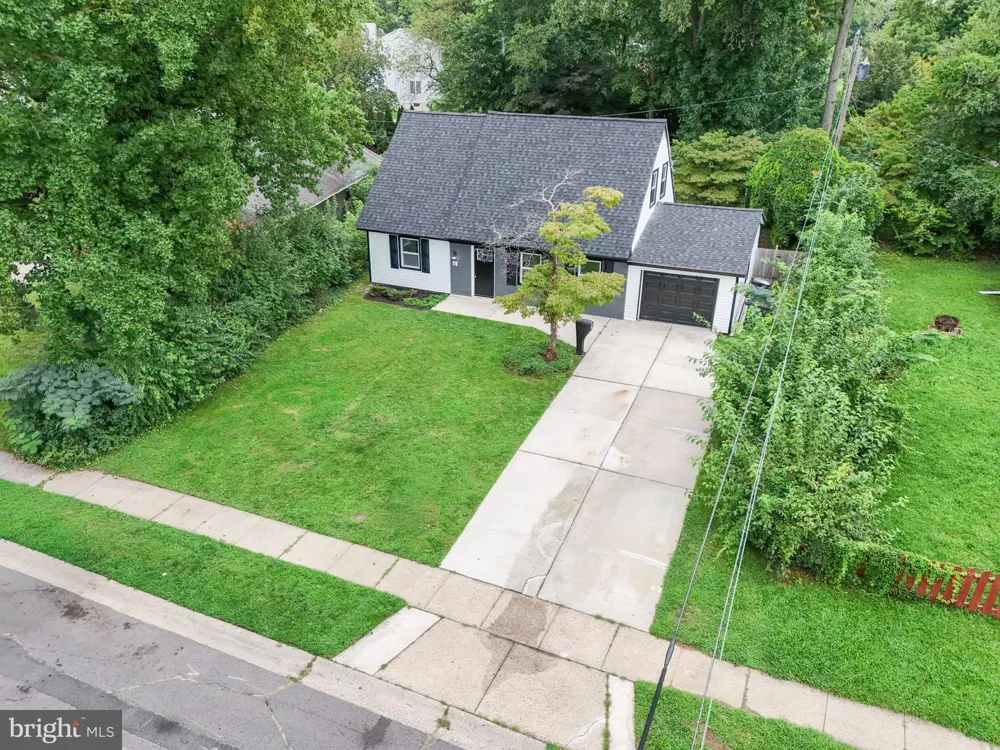 6 MINSTREL LANE Willingboro, NJ 08046