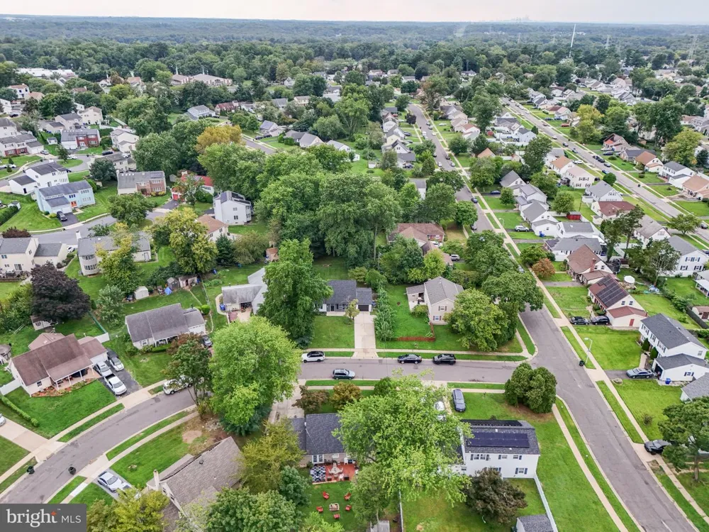 6 MINSTREL LANE Willingboro, NJ 08046