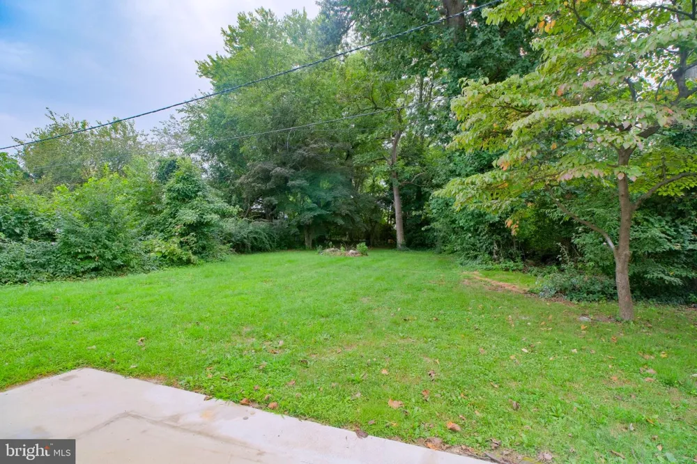 6 MINSTREL LANE Willingboro, NJ 08046