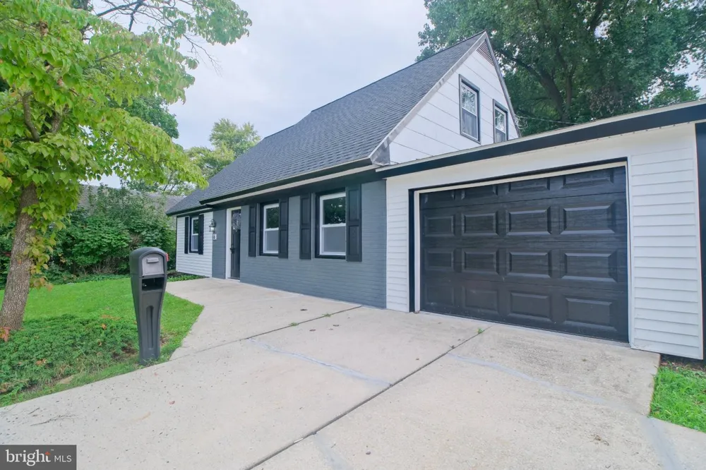 6 MINSTREL LANE Willingboro, NJ 08046