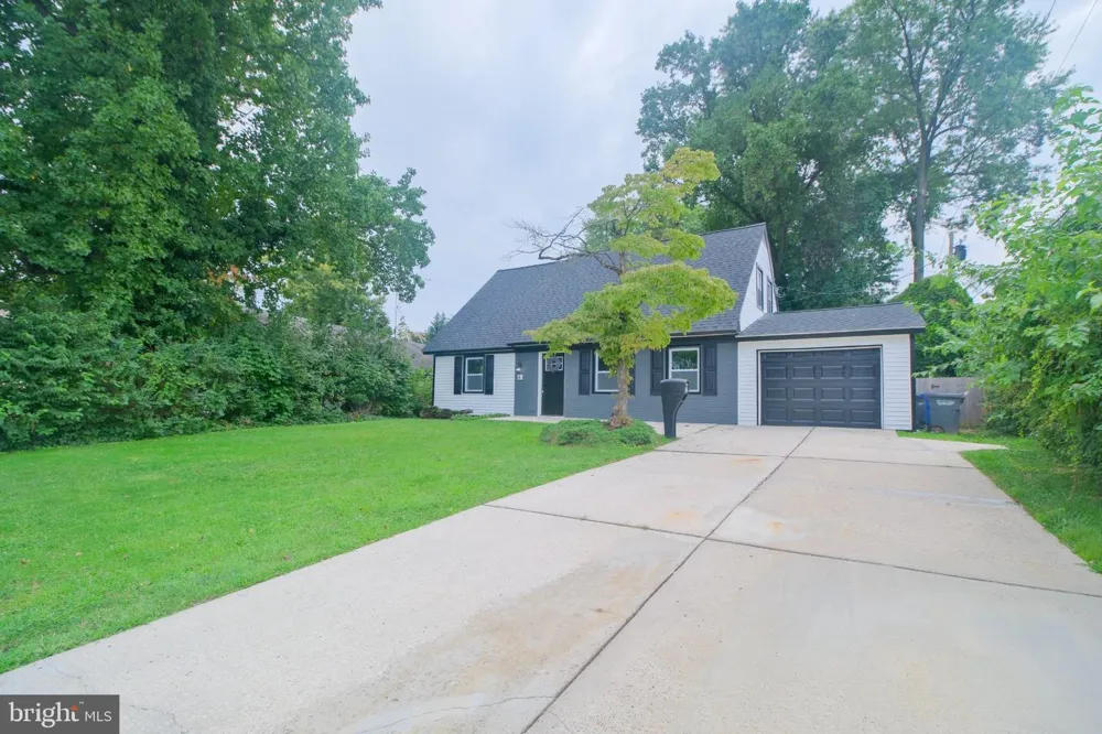 6 MINSTREL LANE Willingboro, NJ 08046