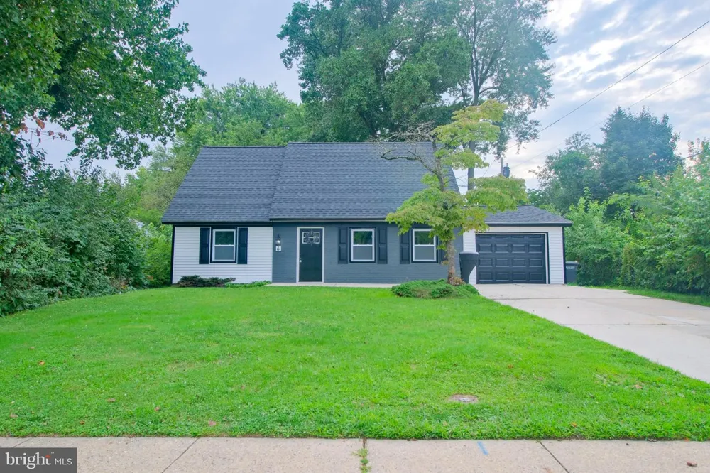 6 MINSTREL LANE Willingboro, NJ 08046