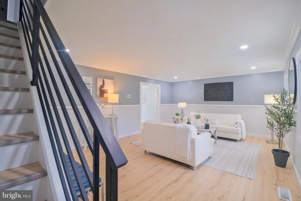 6 MINSTREL LANE Willingboro, NJ 08046