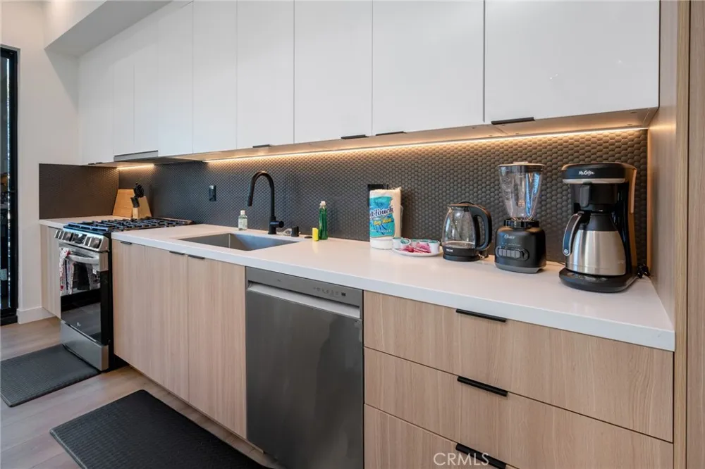 109 Westlake Avenue #3 Los Angeles, CA 90026