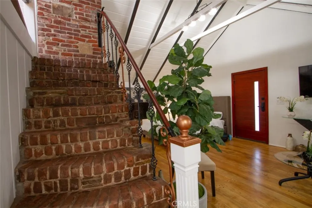 11525 Moorpark Street Studio City, CA 91602